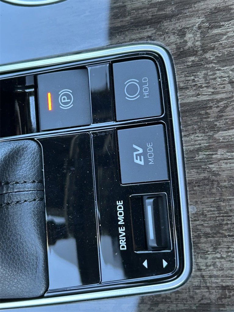 Used 2025 Toyota Sienna Platinum image 37