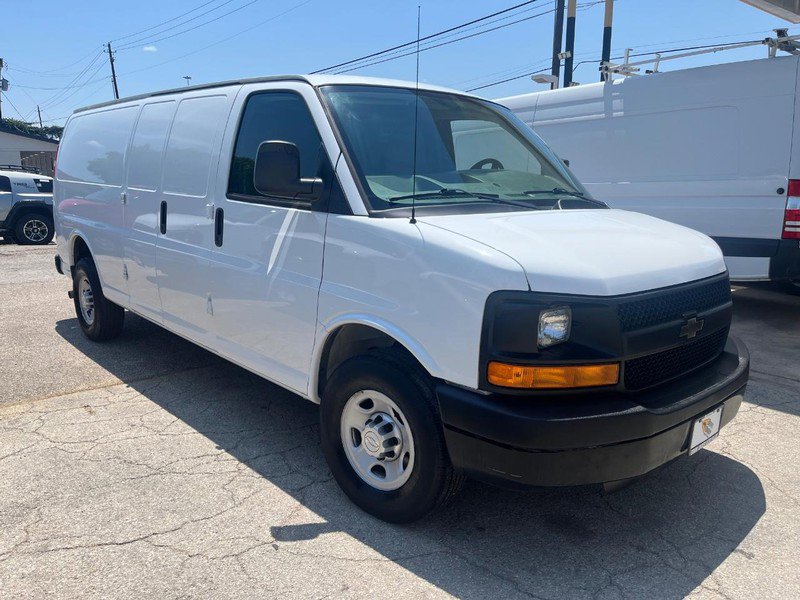 Used 2015 Chevrolet Express 3500 Extended image 3