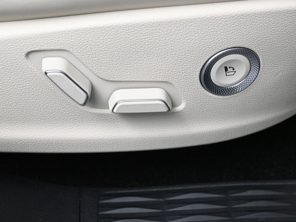 Used 2024 Genesis GV80 3.5T w/ Prestige Package image 38