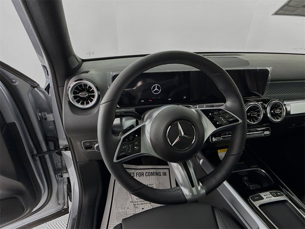 Used 2025 Mercedes-Benz GLB 250 4MATIC image 12