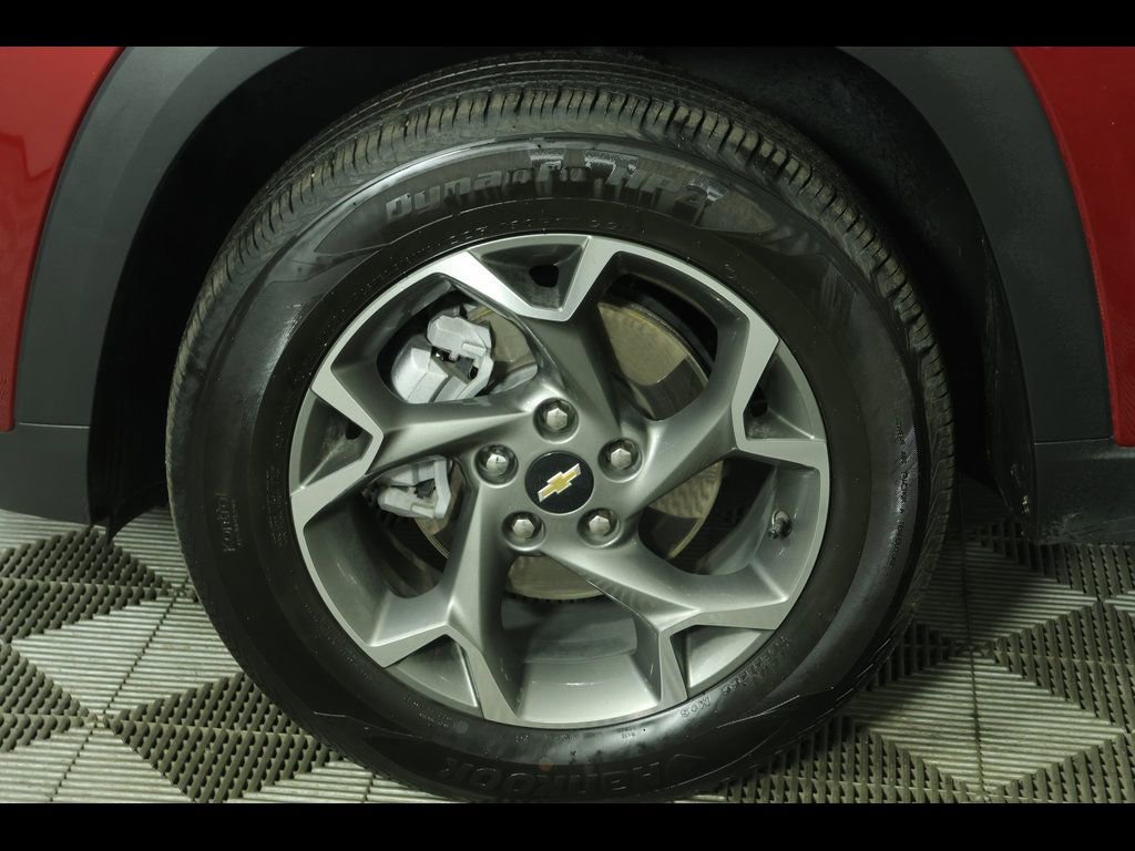 Used 2025 Chevrolet Trax LT FWD image 5