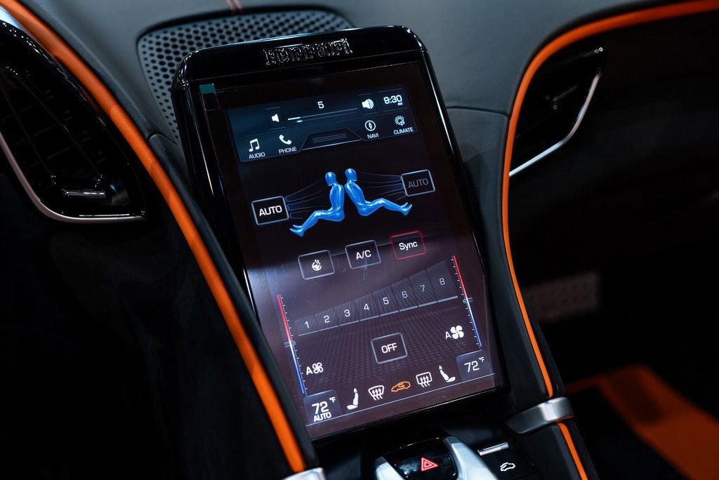 Certified 2025 Ferrari Roma Spider RWD image 31