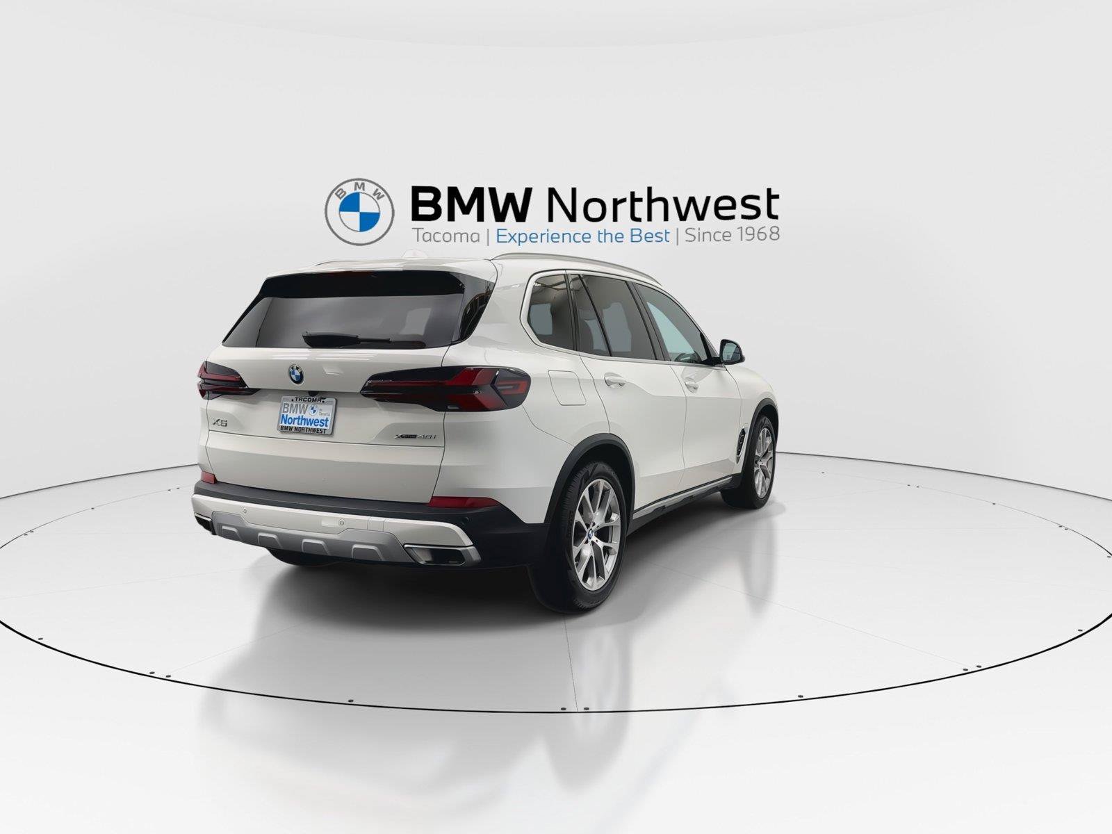 Used 2024 BMW X5 xDrive40i w/ Parking Assistance Package AWD/4WD image 3