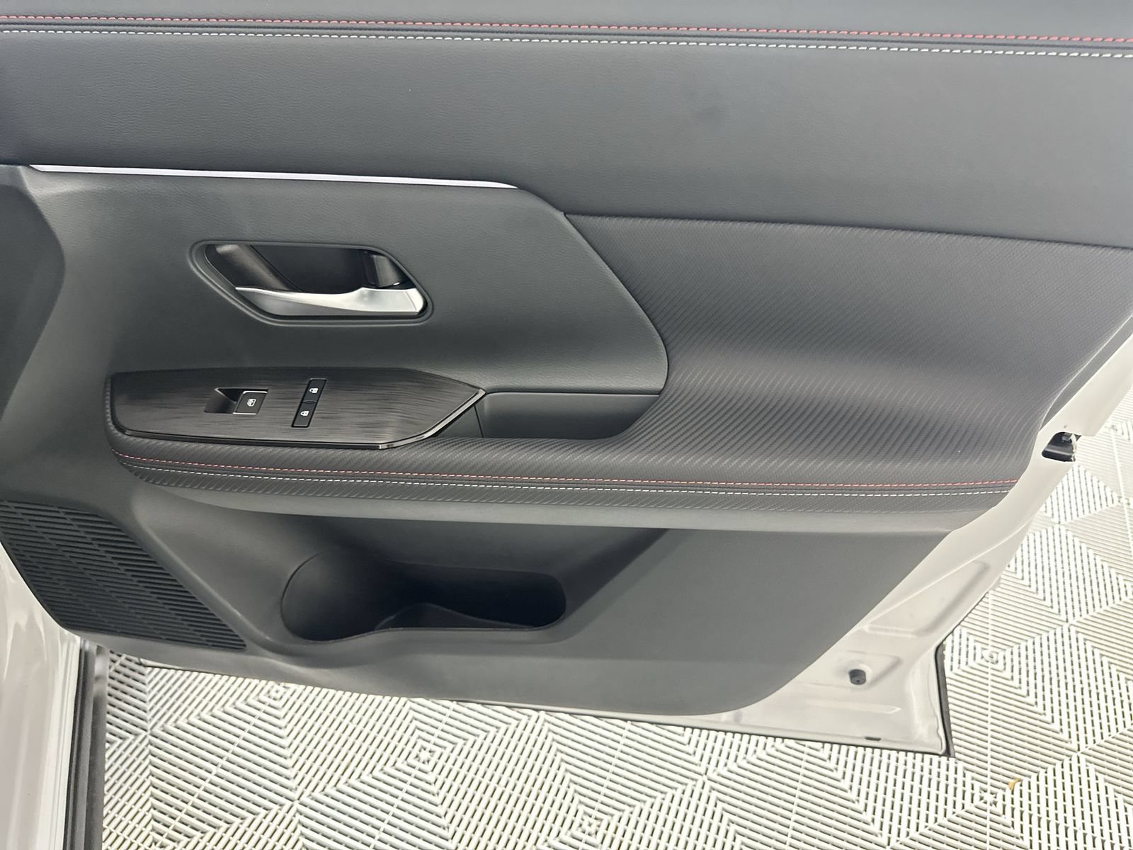 Certified 2026 Nissan Kicks SR w/ SR Premium Package FWD image 32