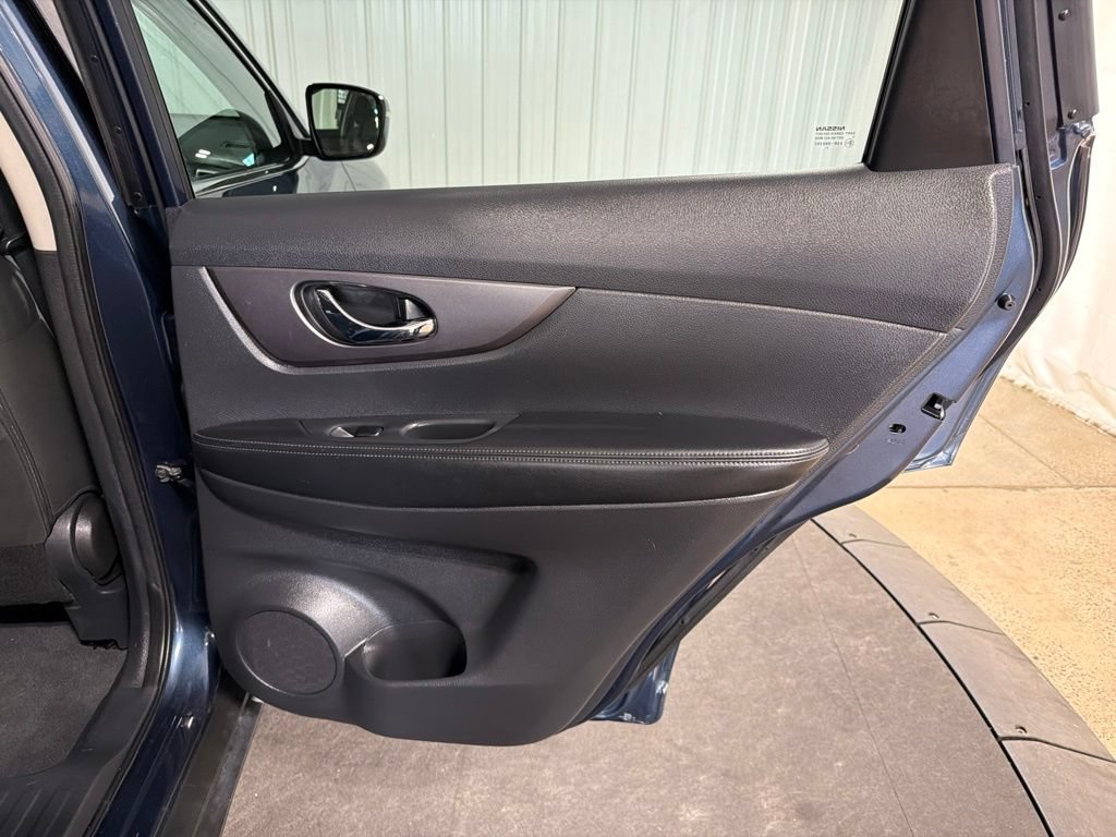 Used 2016 Nissan Rogue S w/ Appearance Package AWD/4WD image 18