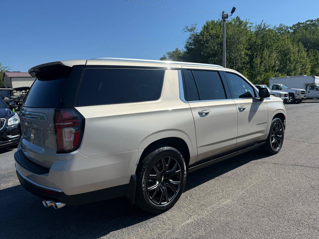 Used 2021 Chevrolet Suburban High Country AWD/4WD image 12