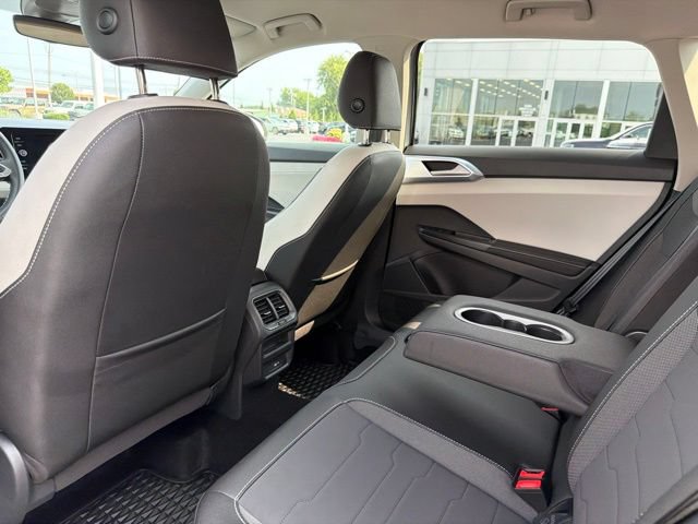 Used 2025 Volkswagen Taos SE AWD/4WD image 34