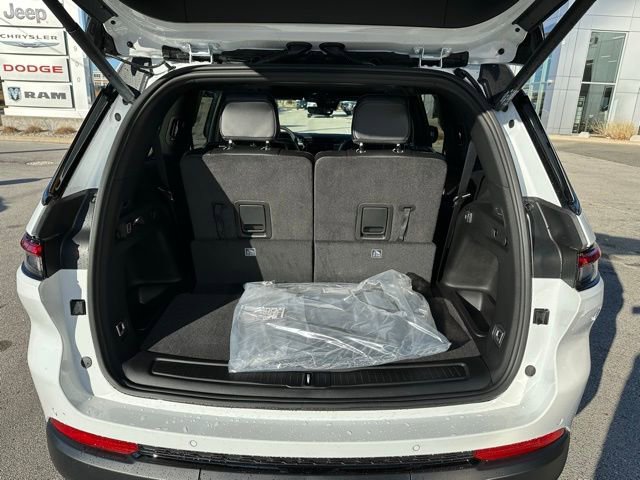 New 2025 Jeep Grand Cherokee L Altitude AWD/4WD image 10