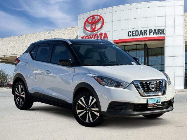 Used 2018 Nissan Kicks SV FWD image 1