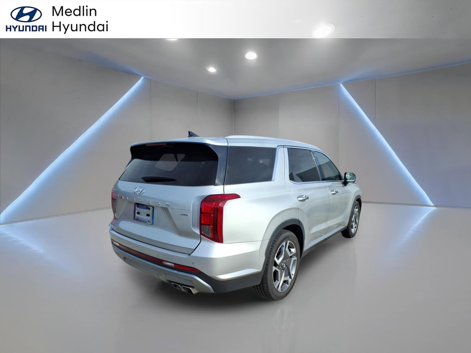 Used 2024 Hyundai Palisade SEL w/ Premium Package image 3