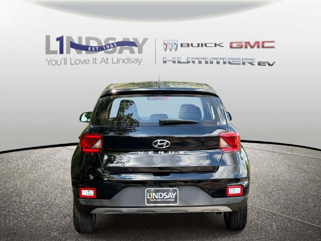 Used 2023 Hyundai Venue SE w/ Cargo Package FWD image 3