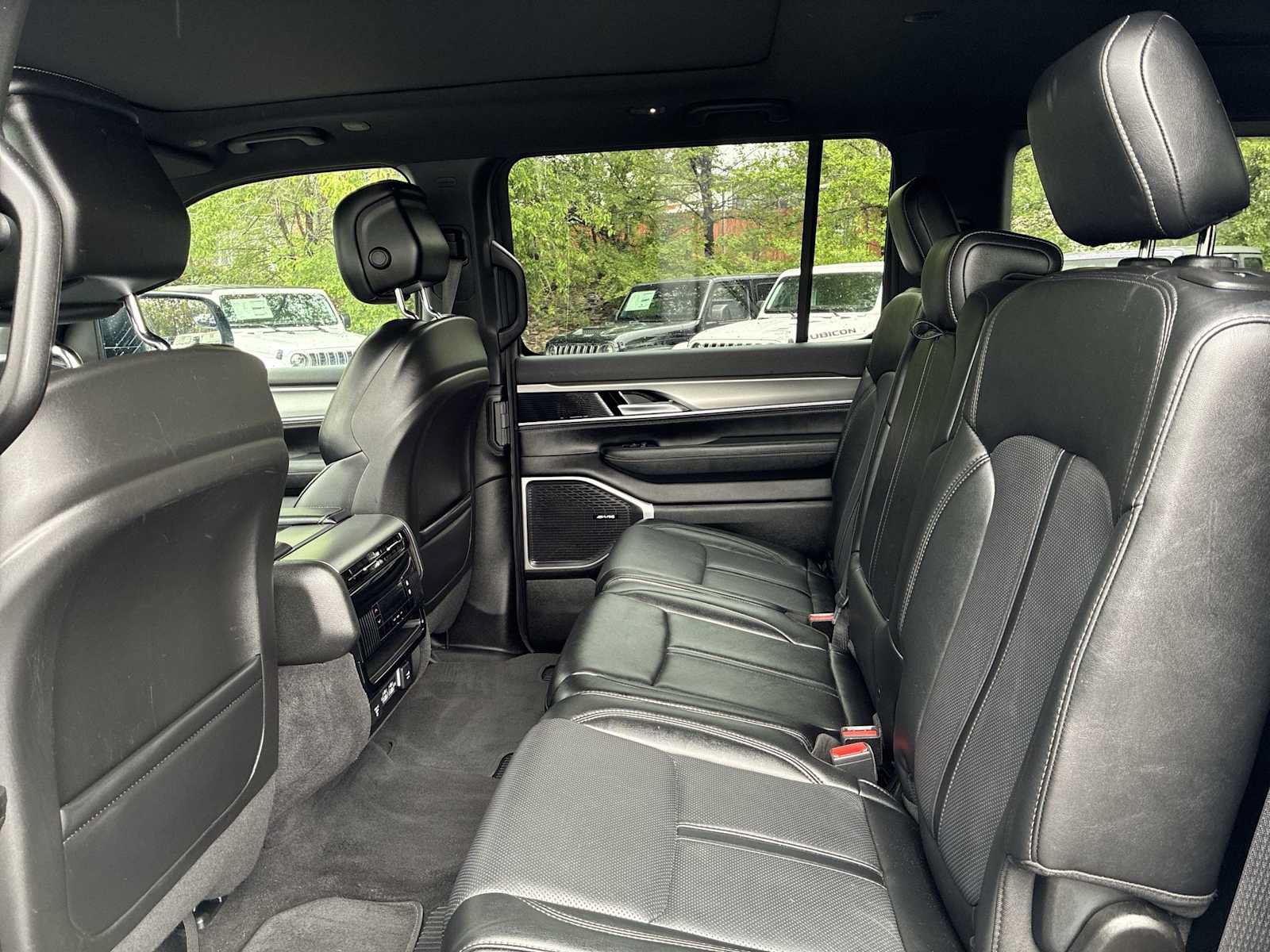 Used 2024 Jeep Wagoneer Series II AWD/4WD image 25