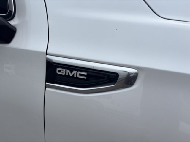Used 2023 GMC Yukon Denali w/ Advanced Technology Package AWD/4WD image 11