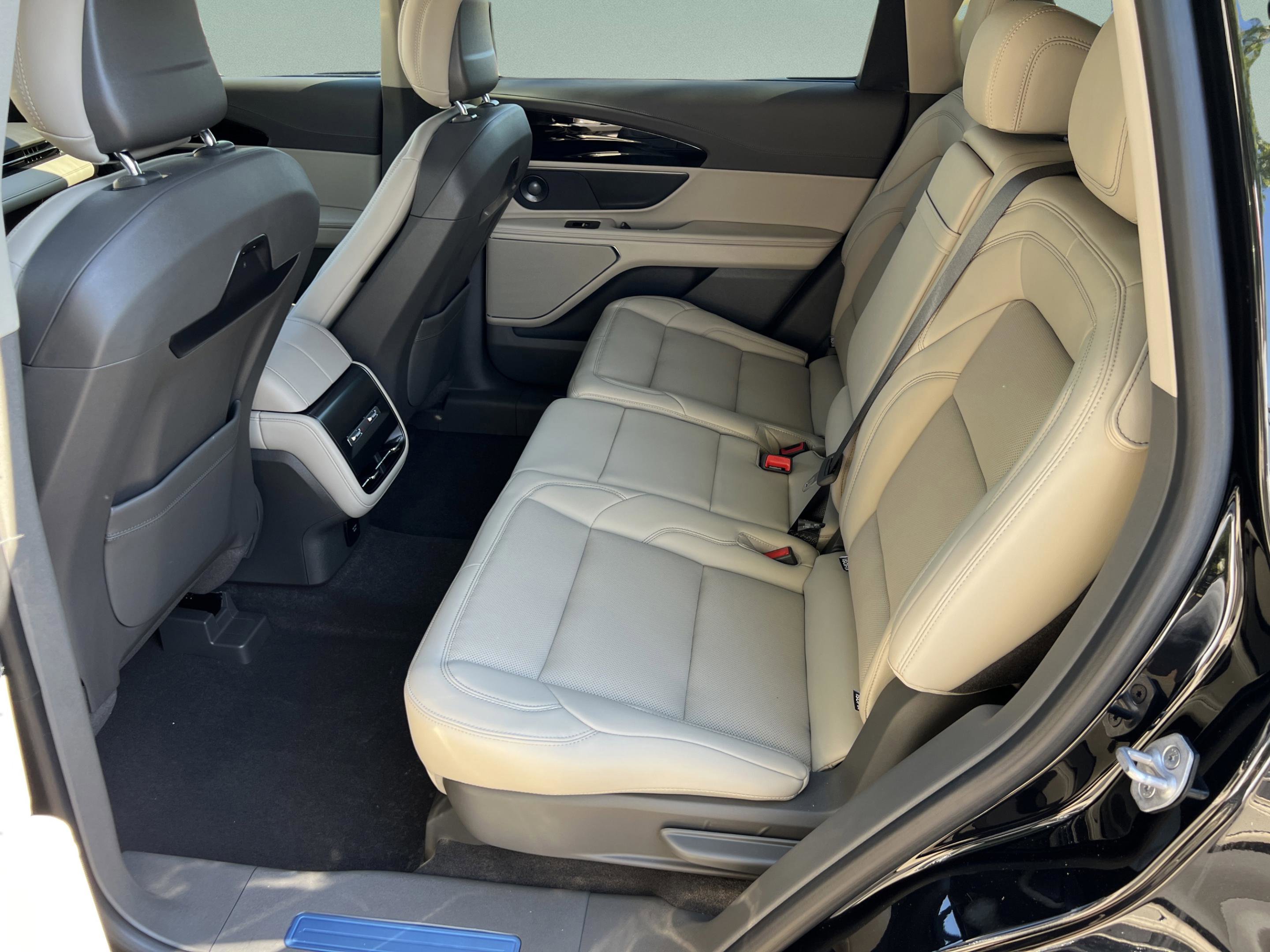 New 2025 Lincoln Nautilus Premier w/ Equipment Group 102A image 29