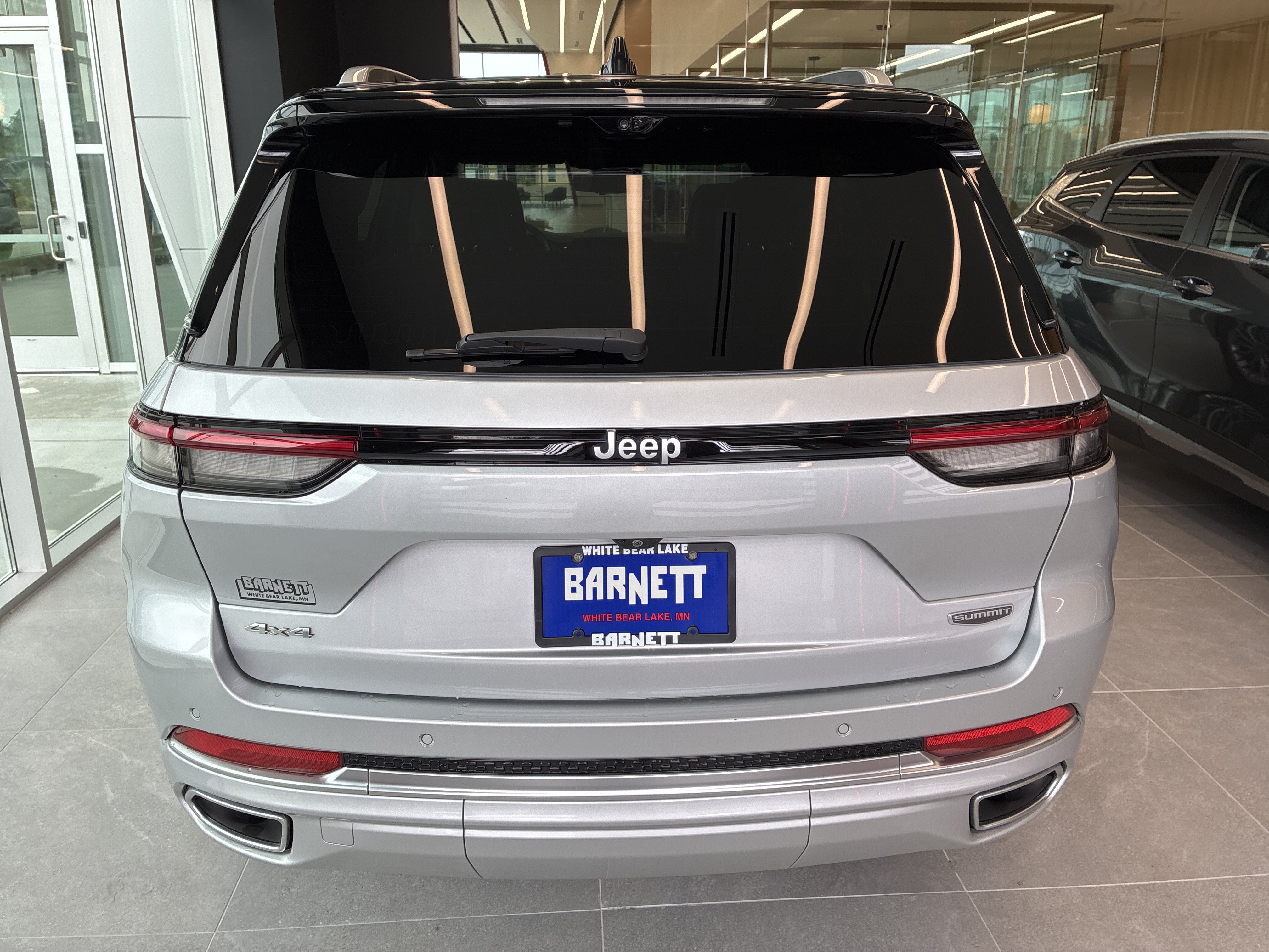 Certified 2024 Jeep Grand Cherokee Summit w/ Adv Protech Group IV AWD/4WD image 9