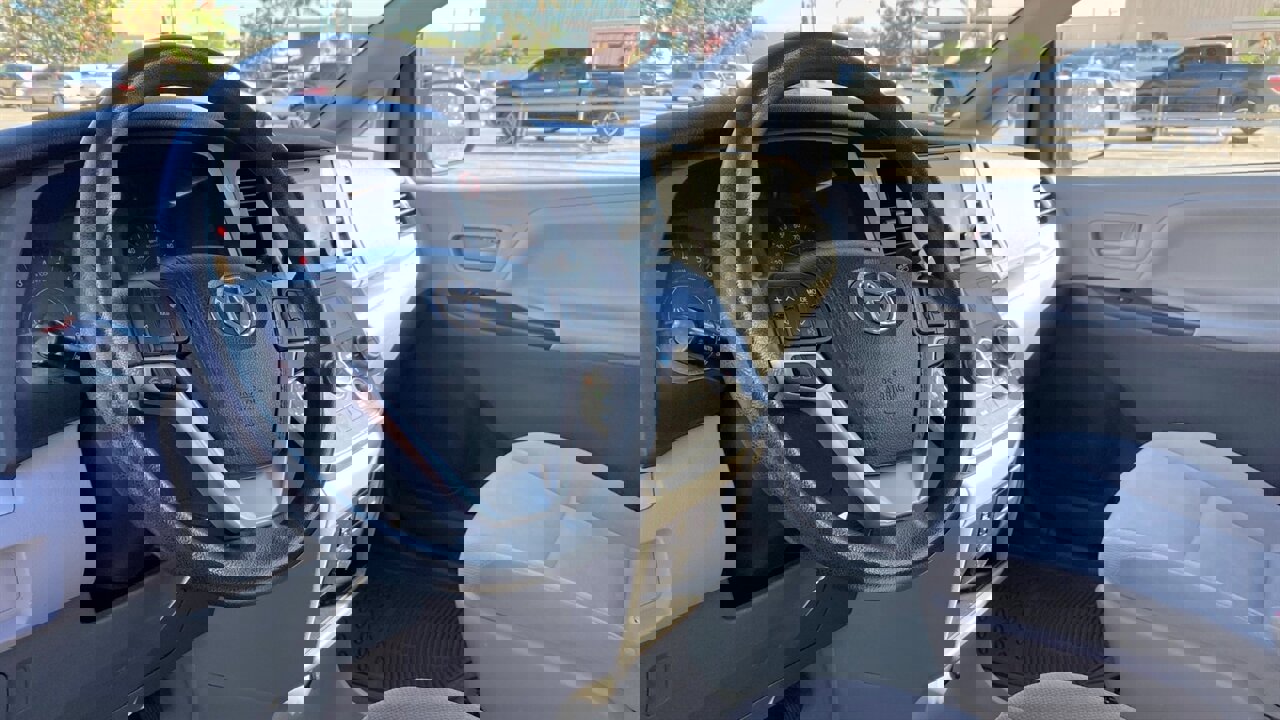 Used 2016 Toyota Sienna LE image 10