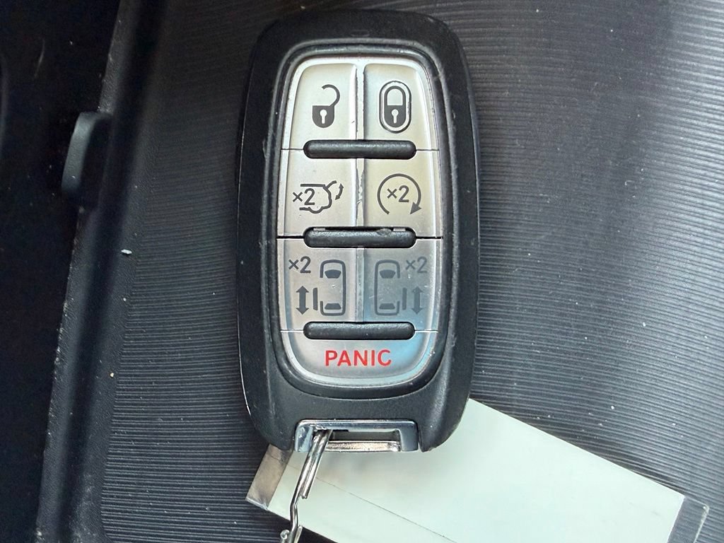 Used 2024 Chrysler Pacifica Touring-L FWD image 30