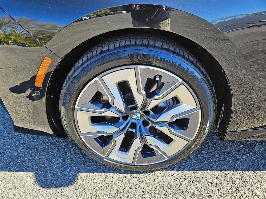 Used 2024 BMW i7 xDrive60 image 27