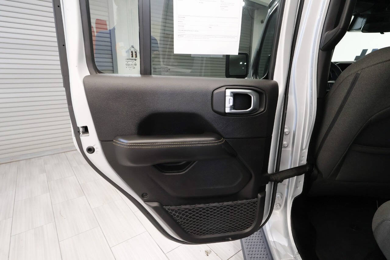 Used 2024 Jeep Wrangler Unlimited Sahara w/ Safety Group AWD/4WD image 18
