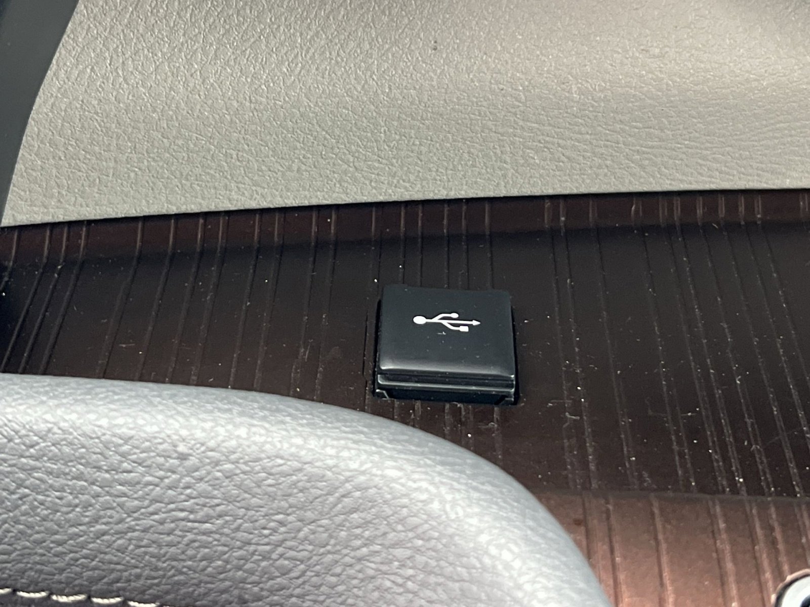 Used 2024 Toyota Sienna XLE image 34