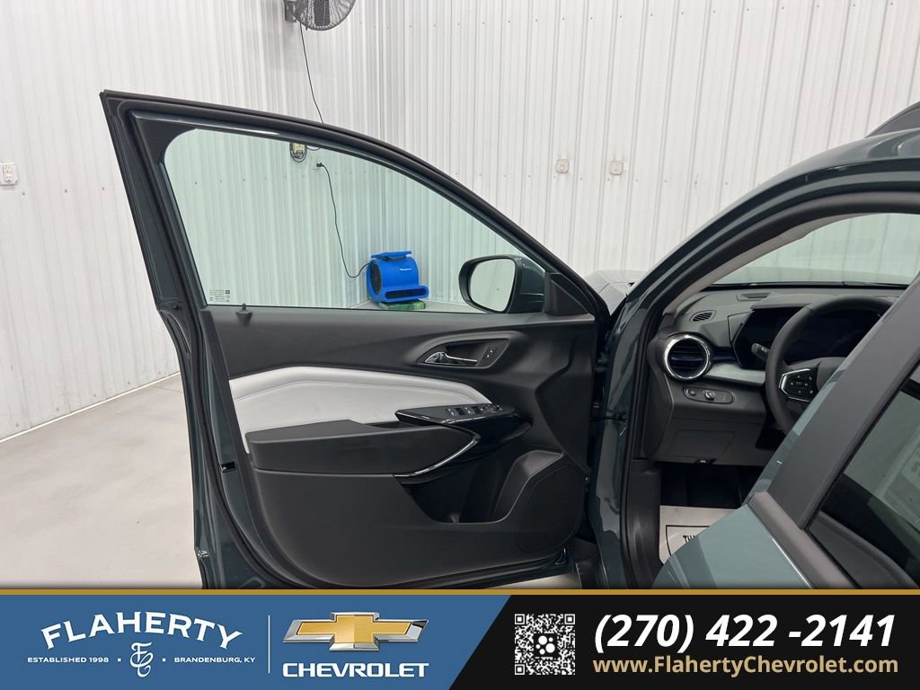 New 2026 Chevrolet Trax LT w/ LT Convenience Package image 8