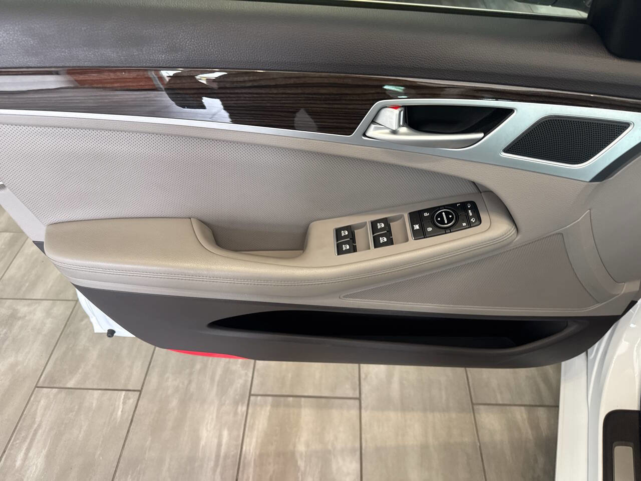 Used 2015 Hyundai Genesis 3.8 AWD/4WD image 28