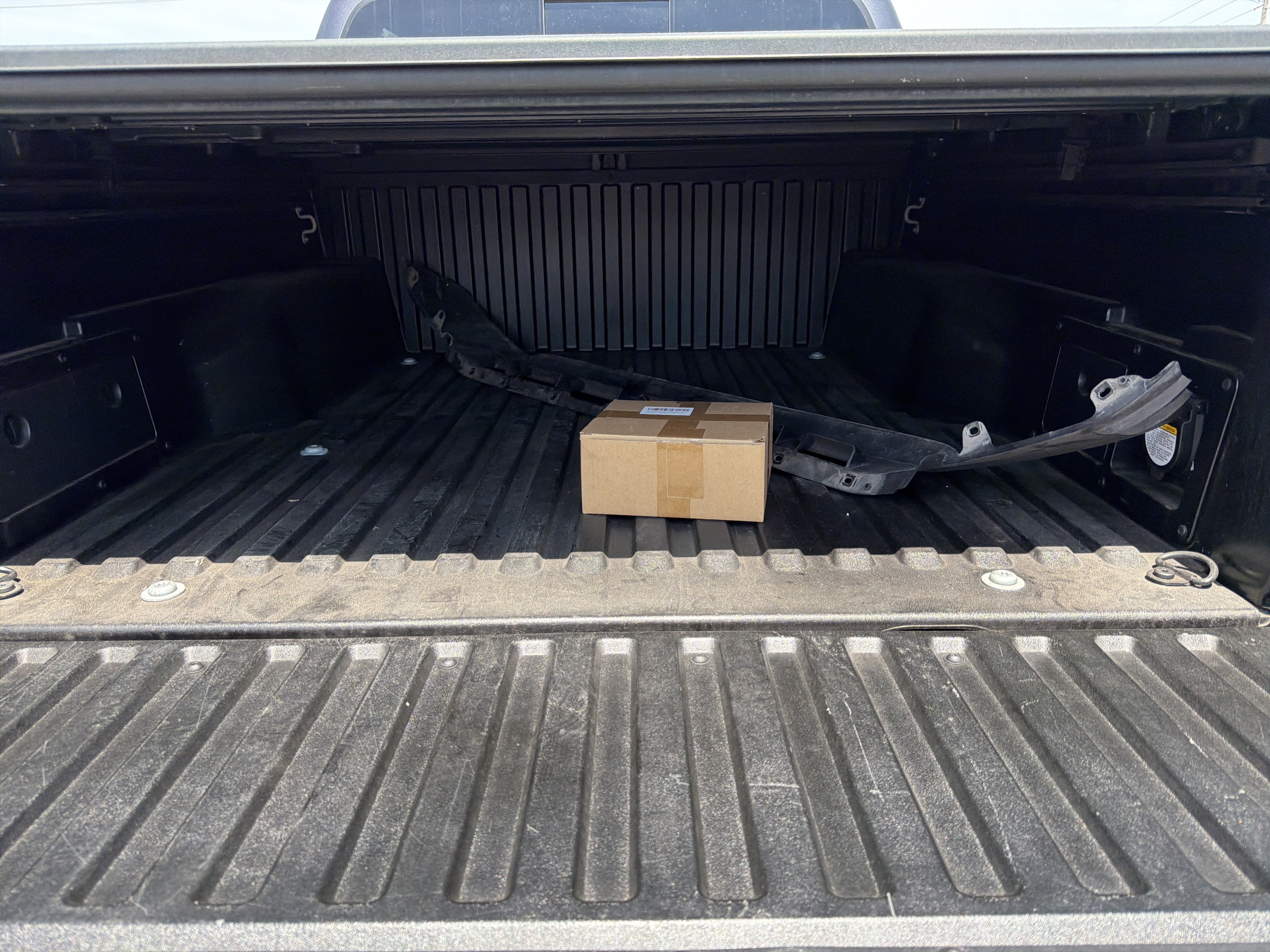 Used 2018 Toyota Tacoma TRD Sport AWD/4WD image 5
