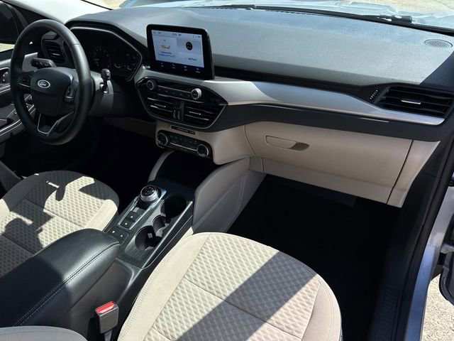 Used 2022 Ford Escape SE w/ SE Sport Appearance Package image 17