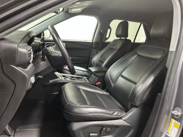 Used 2022 Ford Explorer XLT w/ Equipment Group 202A image 8