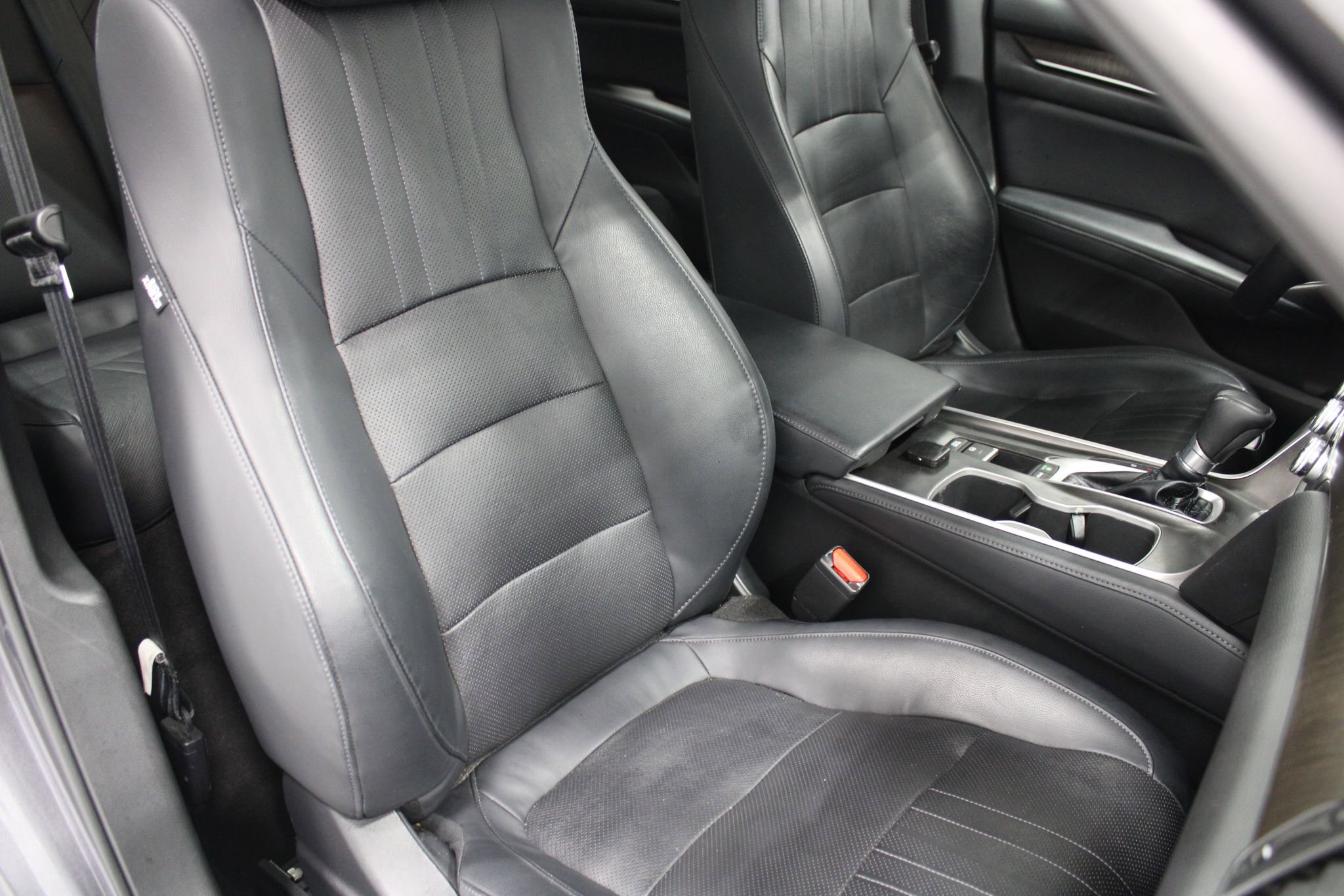 Used 2018 Honda Accord Touring image 28