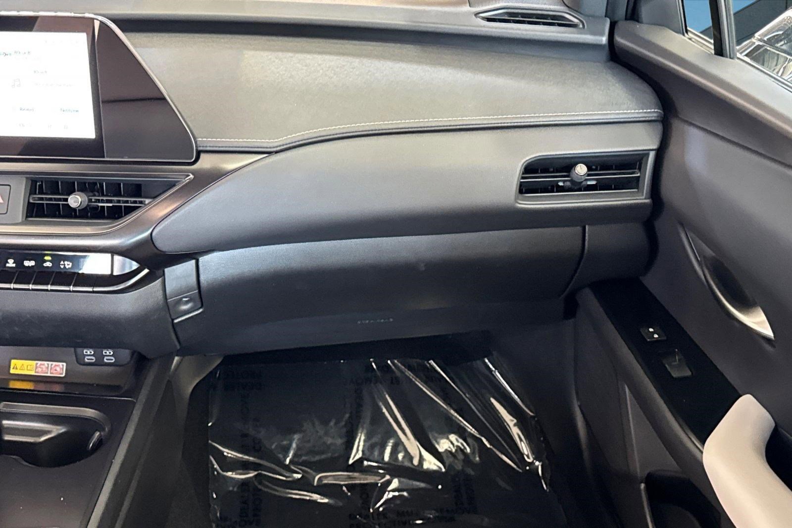 Used 2024 Lexus UX 250h FWD image 30