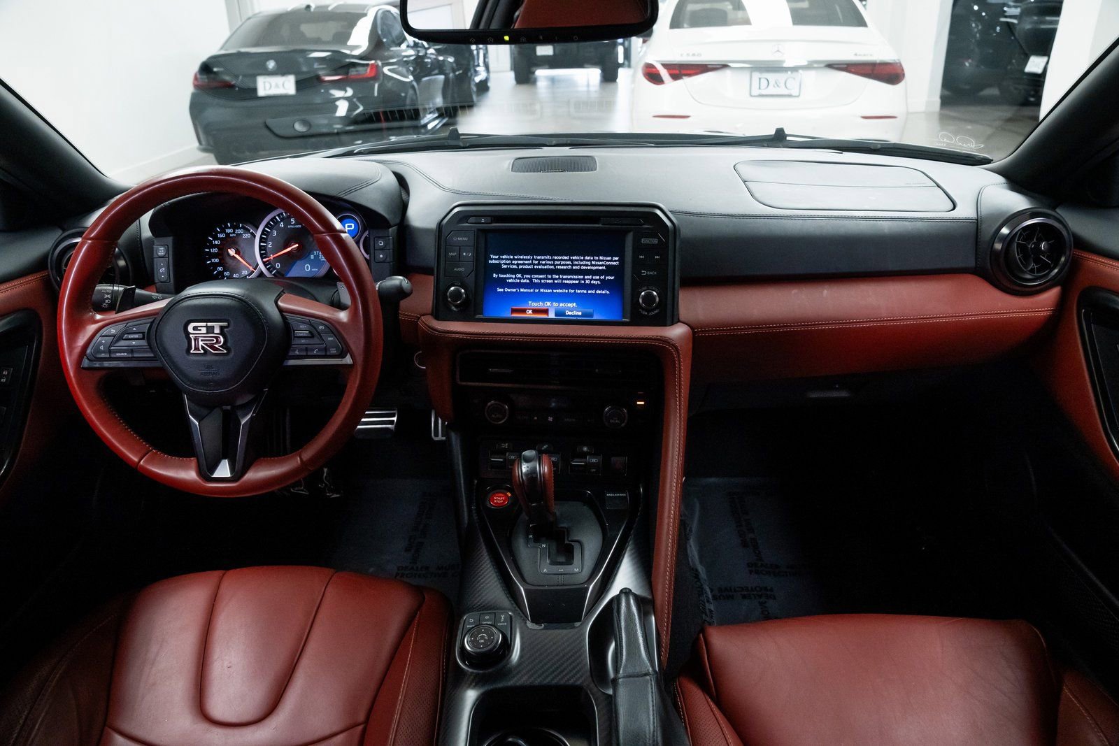 Used 2017 Nissan GT-R Premium w/ Premium Interior Package image 14