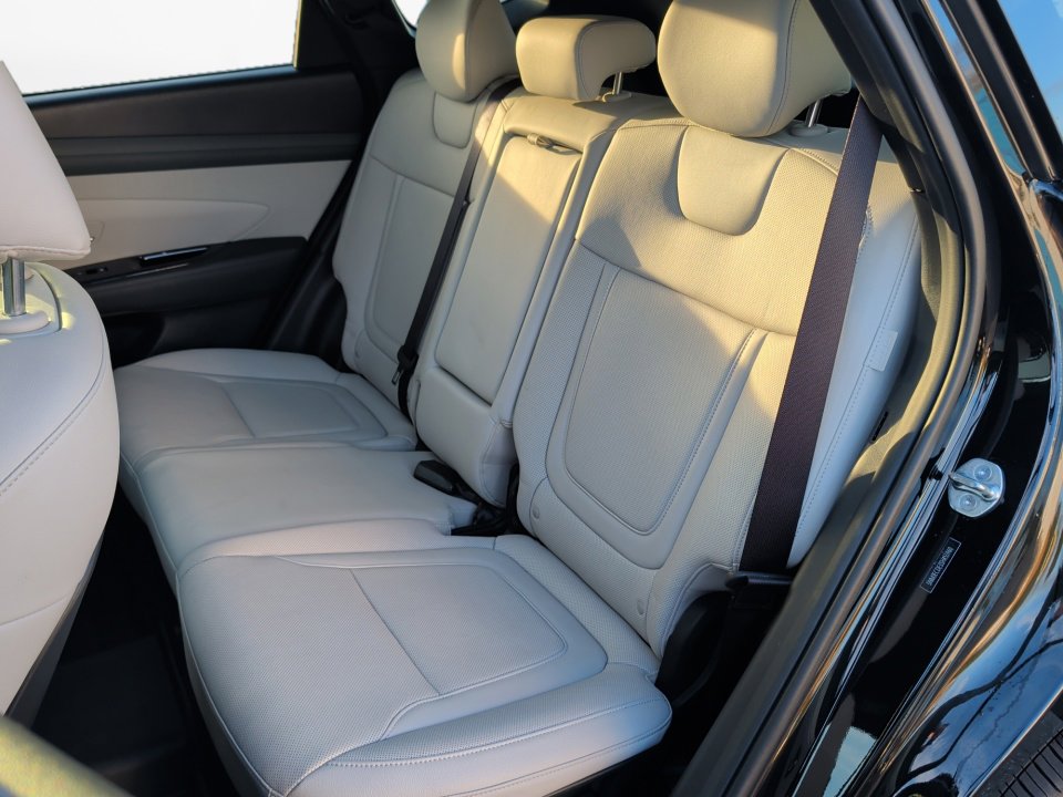 Used 2025 Hyundai Tucson Limited image 12