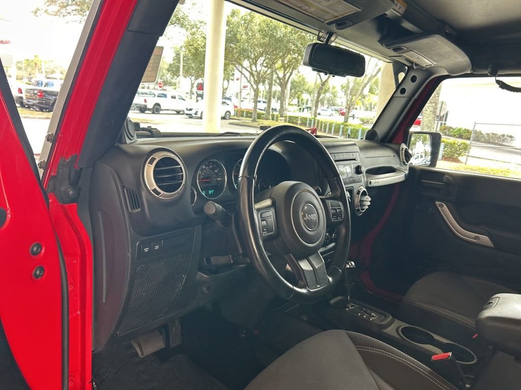 Used 2014 Jeep Wrangler Unlimited Rubicon image 6