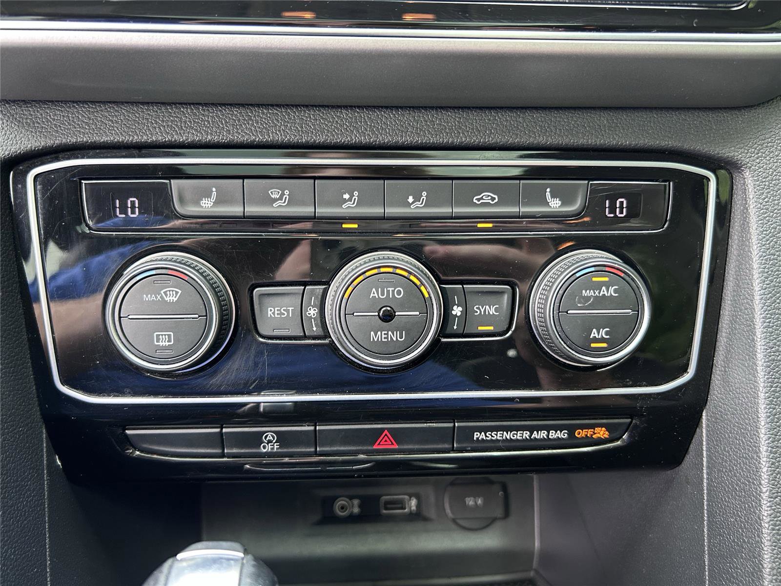 Used 2018 Volkswagen Atlas SEL FWD image 20