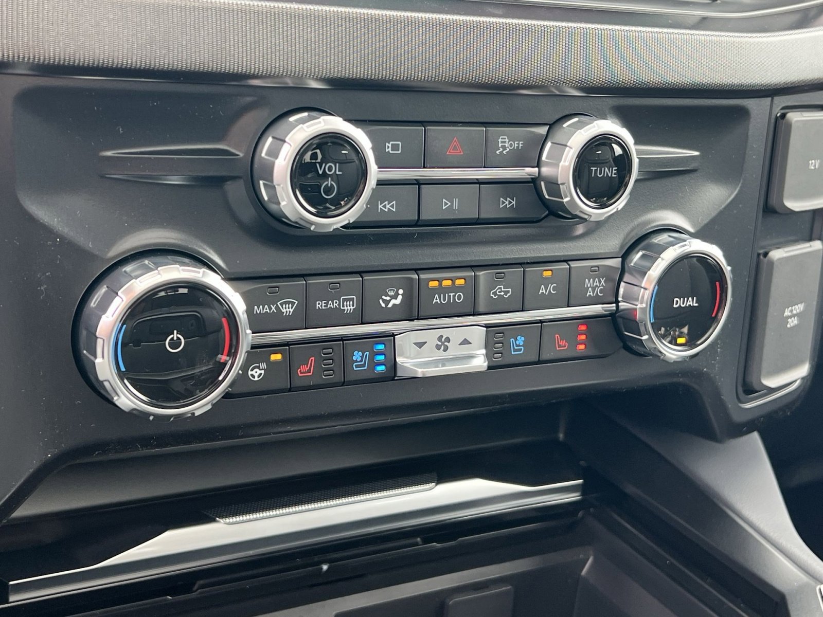 New 2026 Ford F250 Platinum AWD/4WD image 21