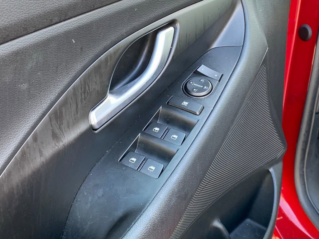 Used 2020 Hyundai Elantra GT image 8