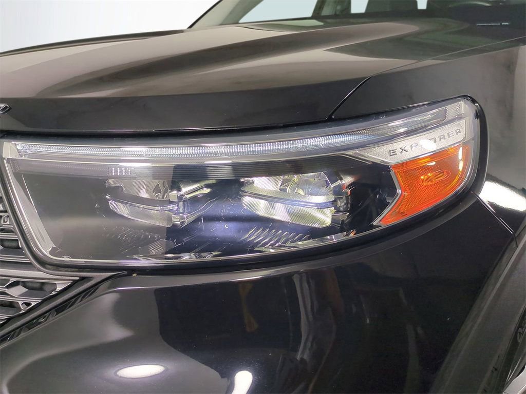 Used 2022 Ford Explorer XLT w/ Equipment Group 202A image 10