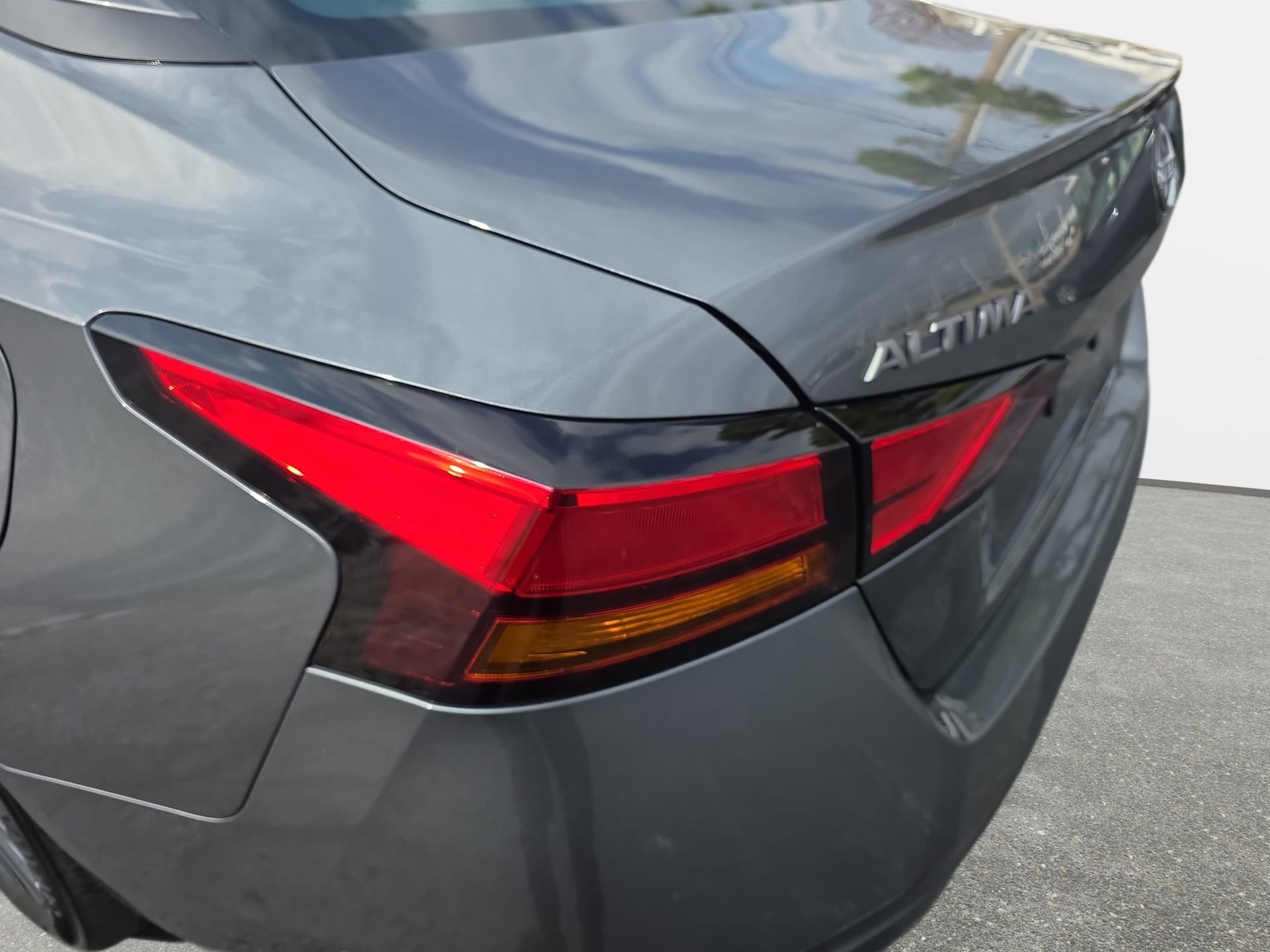 Used 2025 Nissan Altima 2.5 SV image 33