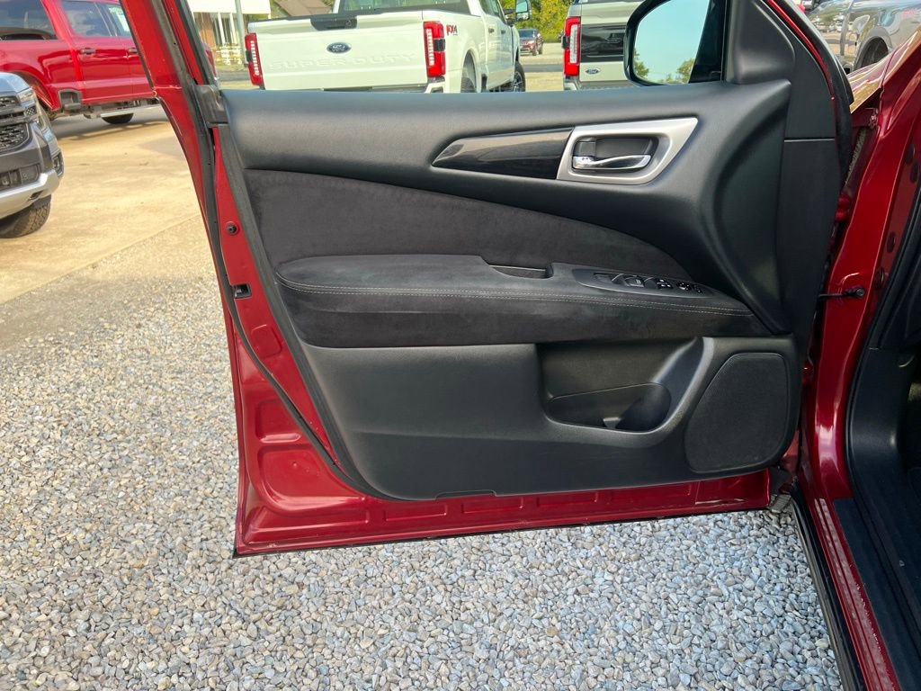 Used 2013 Nissan Pathfinder SV image 10