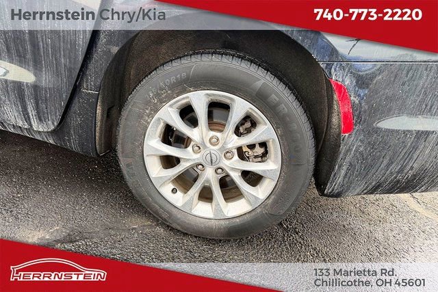 Used 2021 Chrysler Pacifica Touring-L image 24