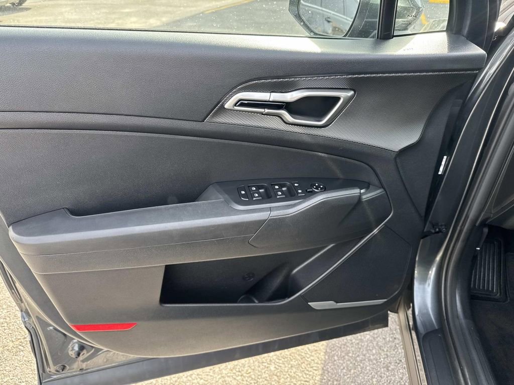 Used 2024 Kia Sportage LX image 18