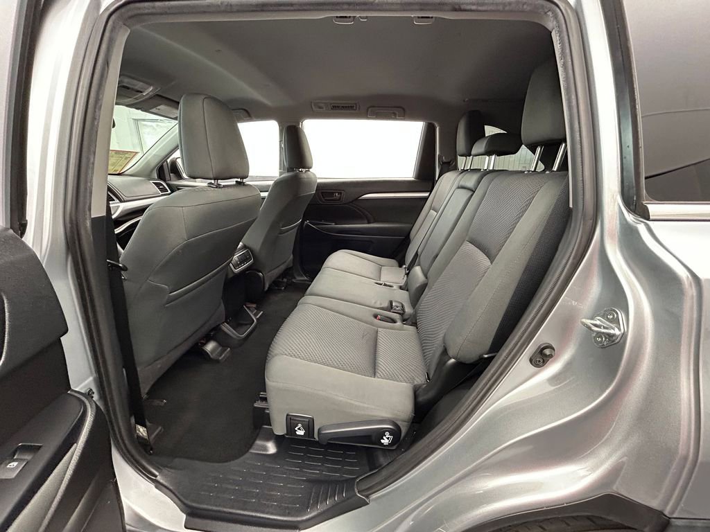 Used 2019 Toyota Highlander LE FWD image 31