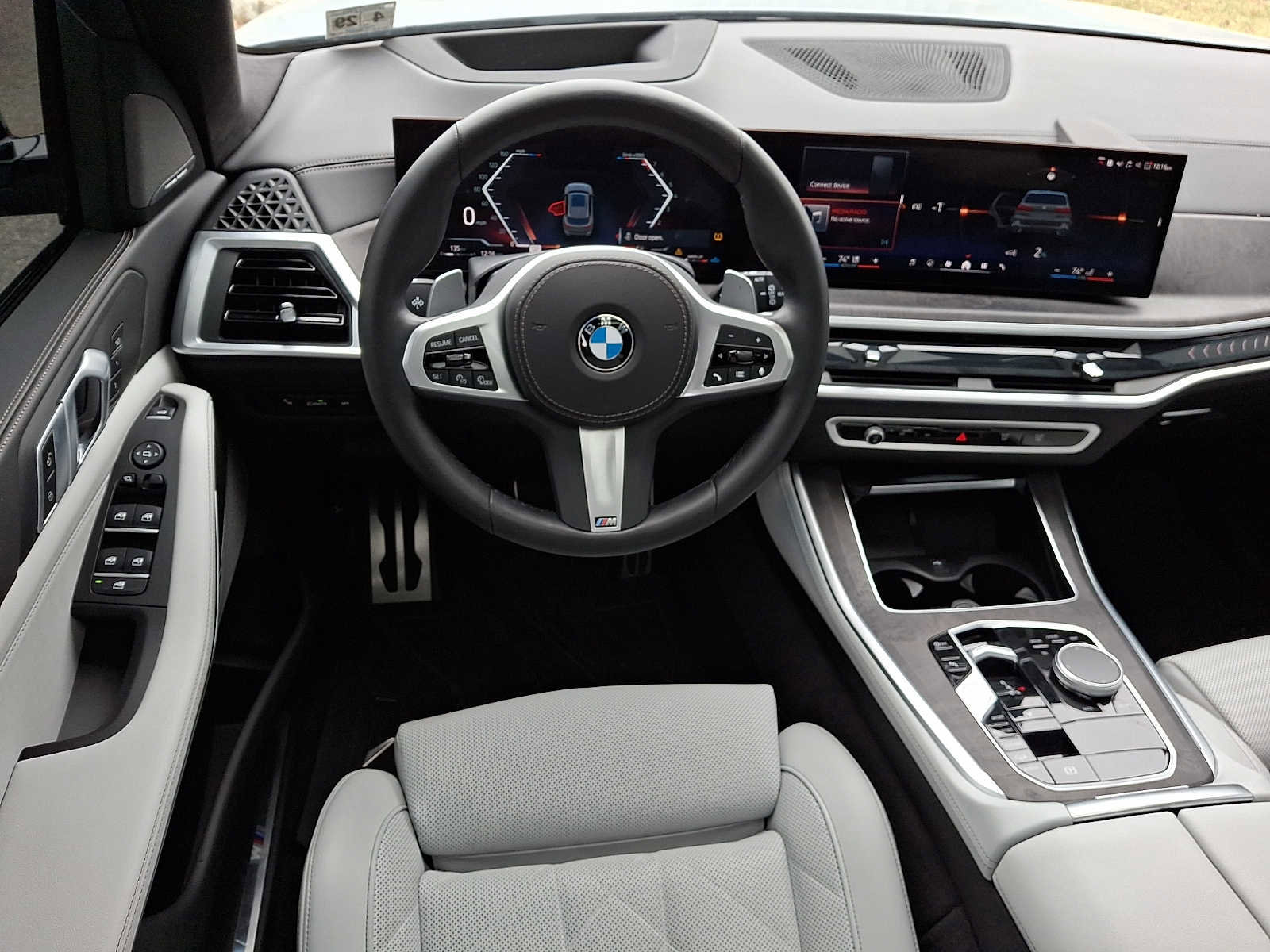 Used 2024 BMW X5 xDrive40i w/ M Sport Package image 12