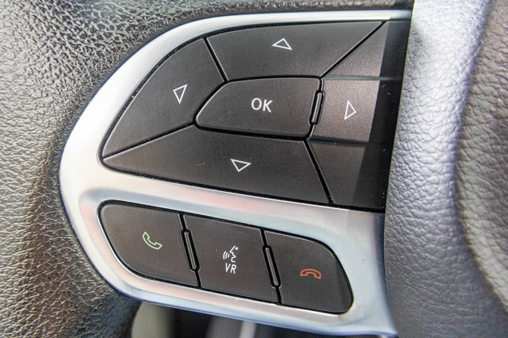 Used 2020 Chrysler Voyager LX FWD image 29