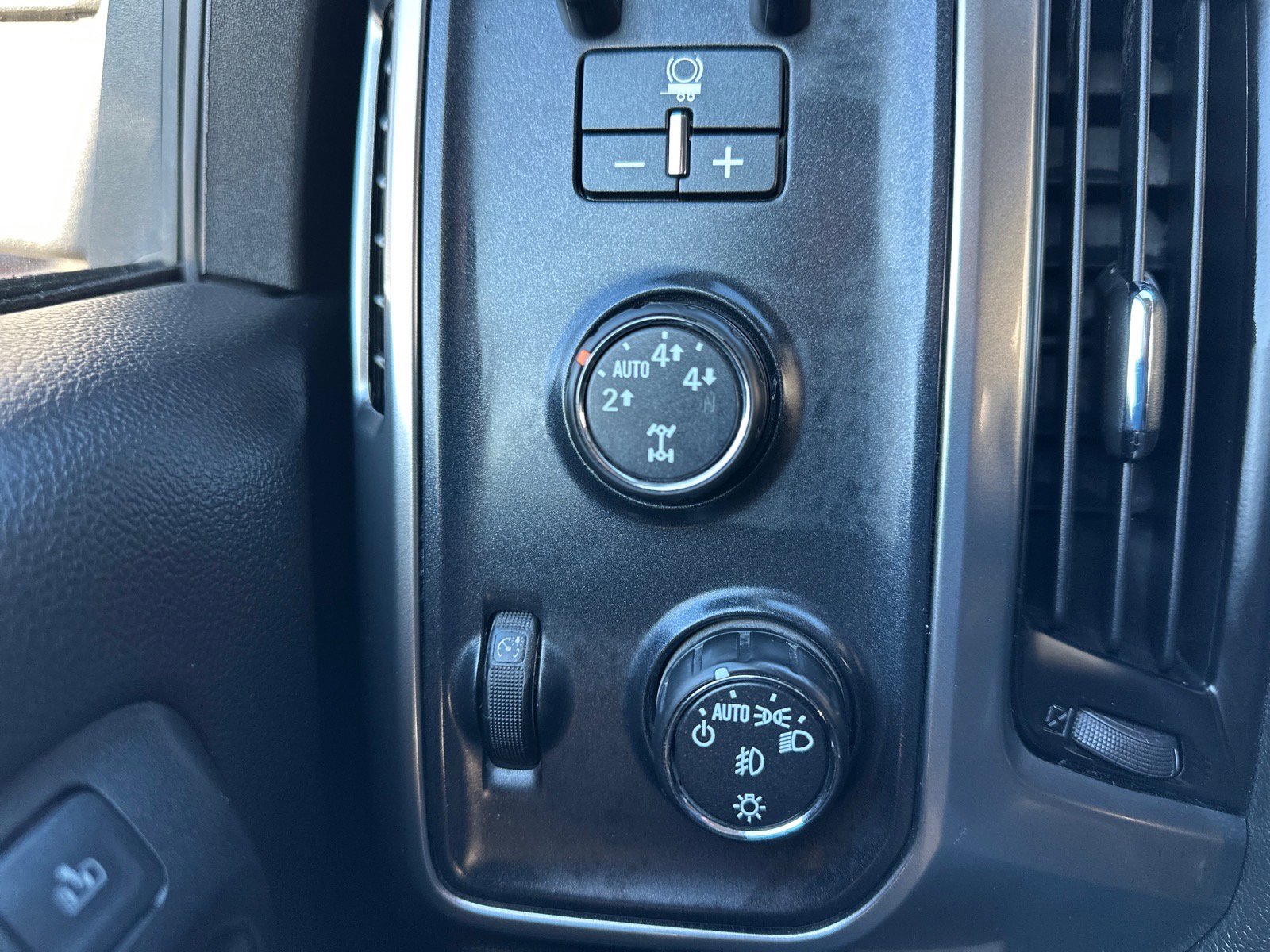 Used 2016 Chevrolet Silverado 1500 LTZ Z71 w/ LTZ Plus Package image 21