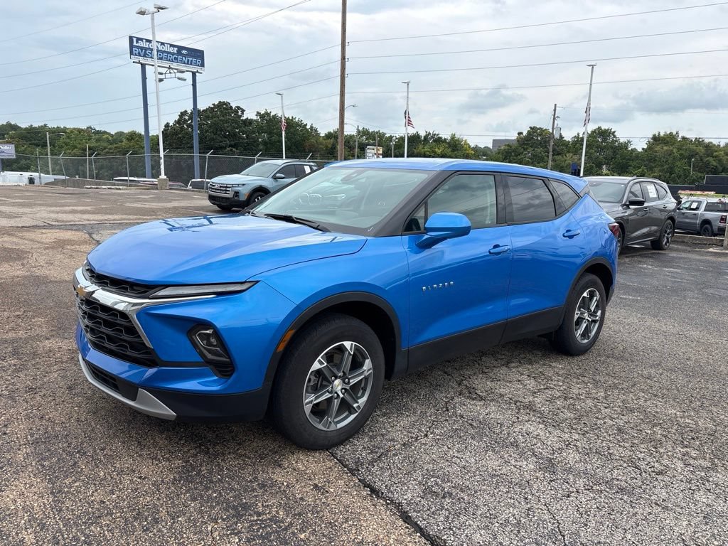 Used 2024 Chevrolet Blazer LT FWD image 3