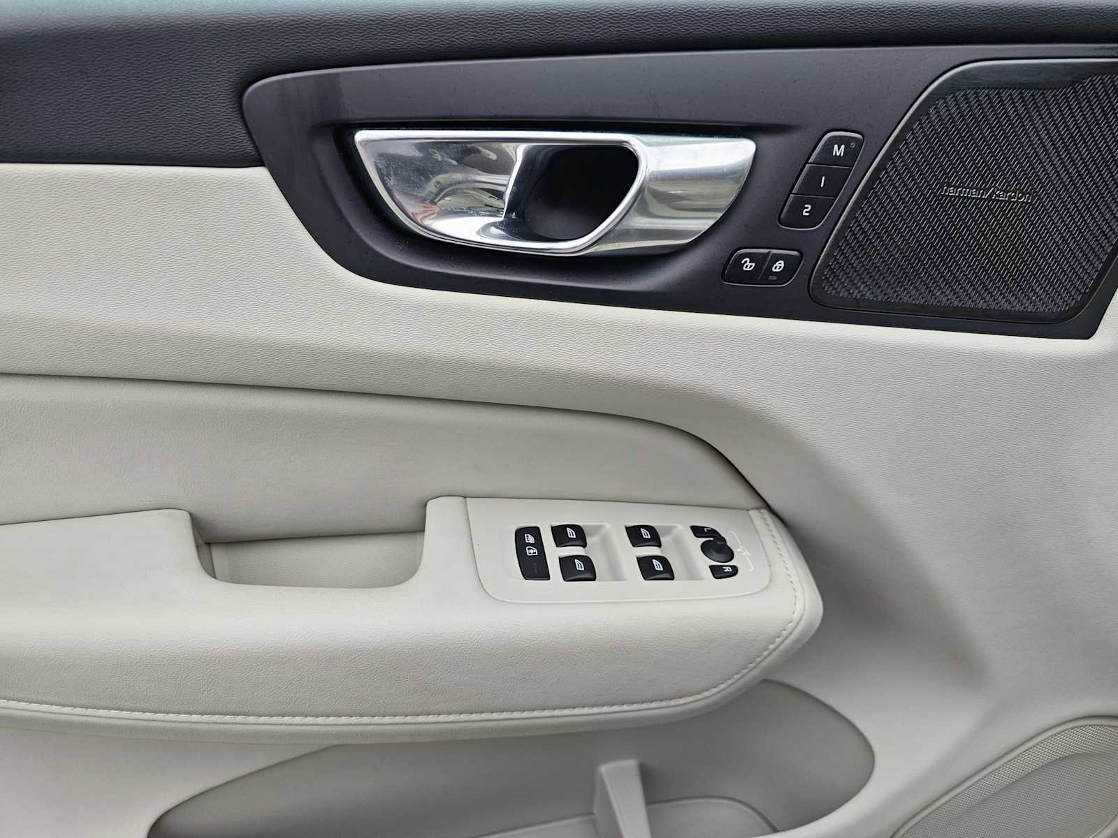 Certified 2023 Volvo XC60 B6 Ultimate w/ Protection Package Premier image 26