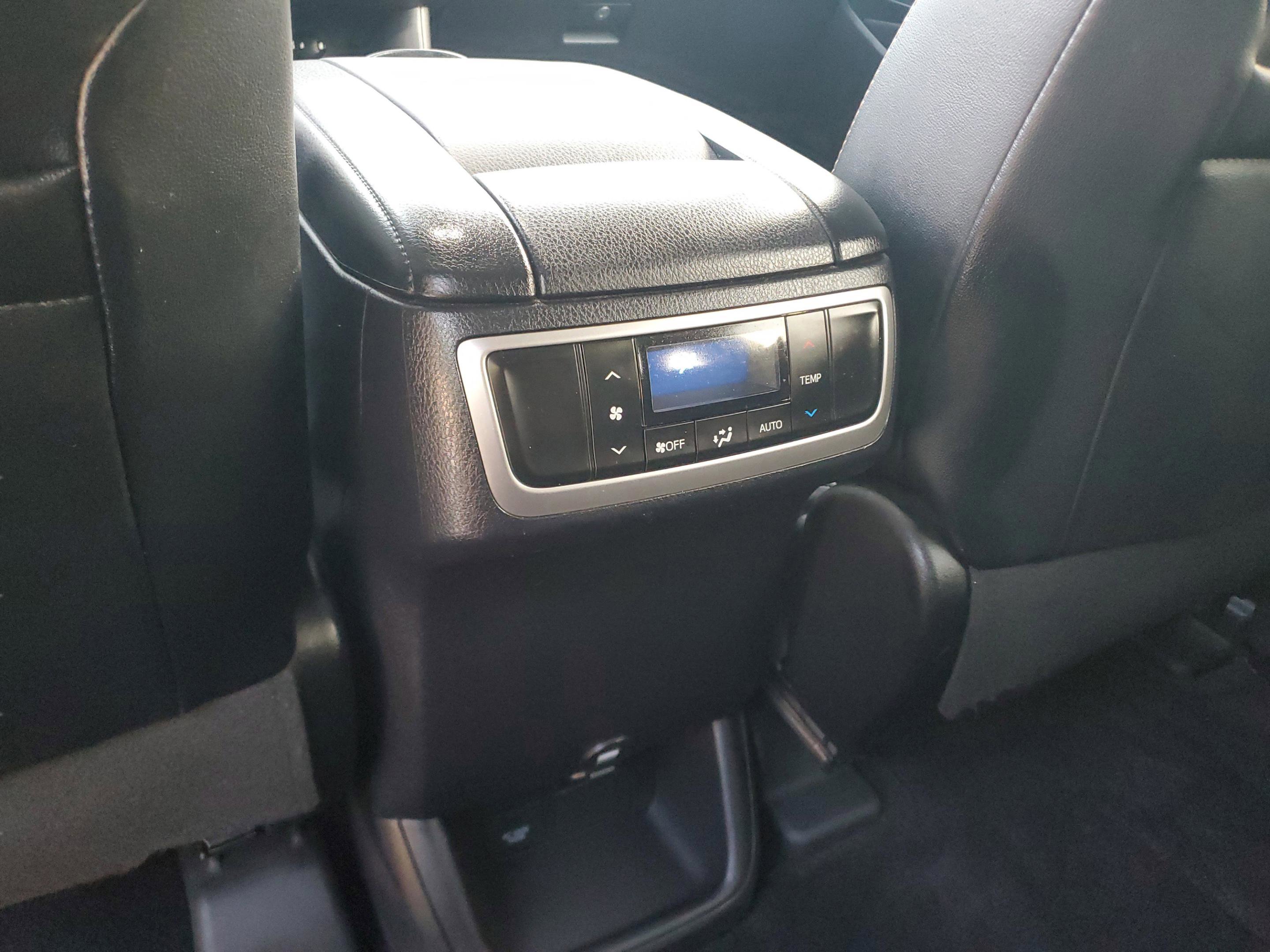 Used 2016 Toyota Highlander XLE FWD image 13
