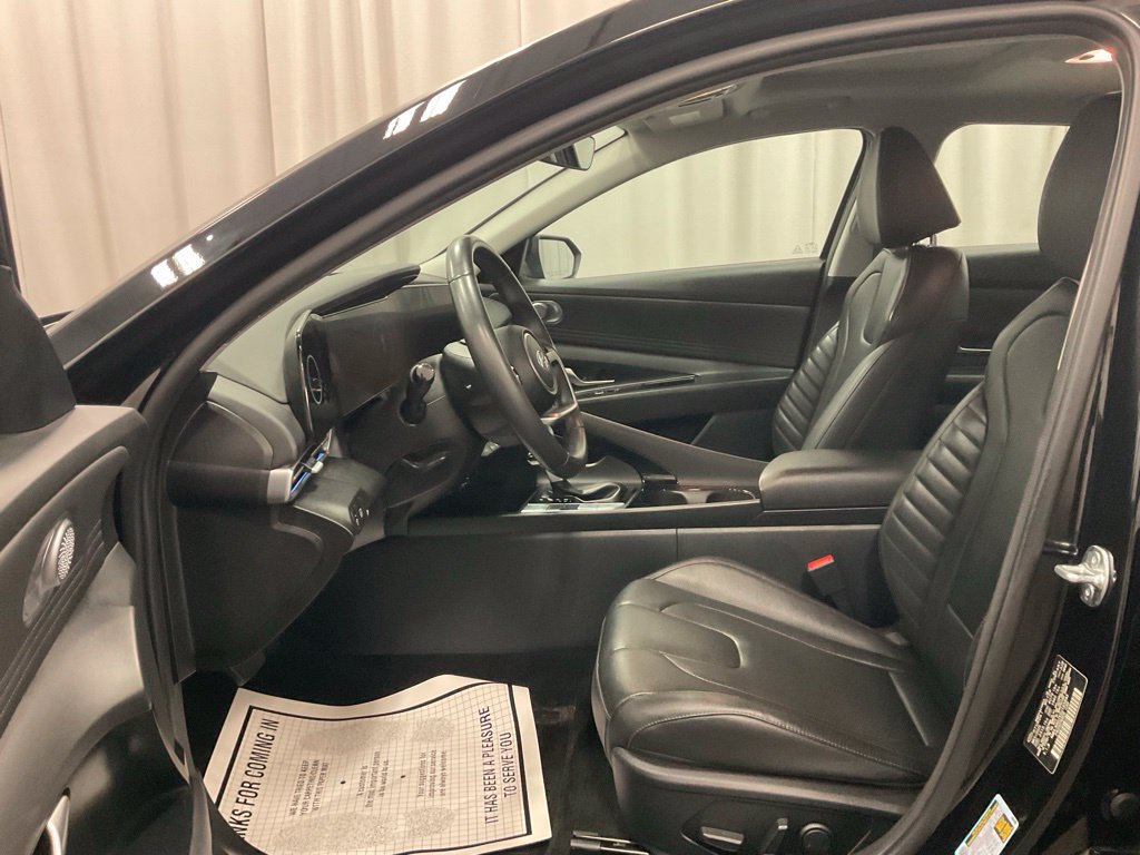 Used 2025 Hyundai Elantra Limited FWD image 7